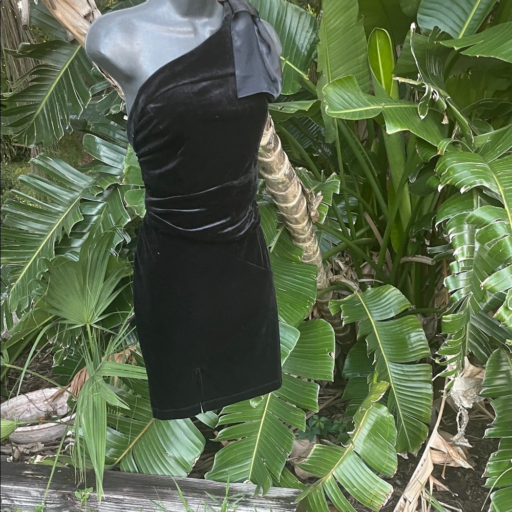 Honey and Rose asymmetric velvet dress with large satin bow shoulder - Picture 3 of 8